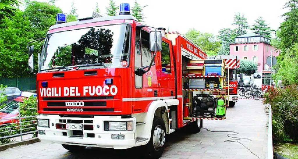 Il servizio «ibrido» dei vigili del fuoco Airoldi (Pd) attacca: spreco di denaro