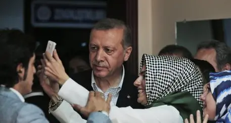 Erdogan si ferma a 258 seggi su 550