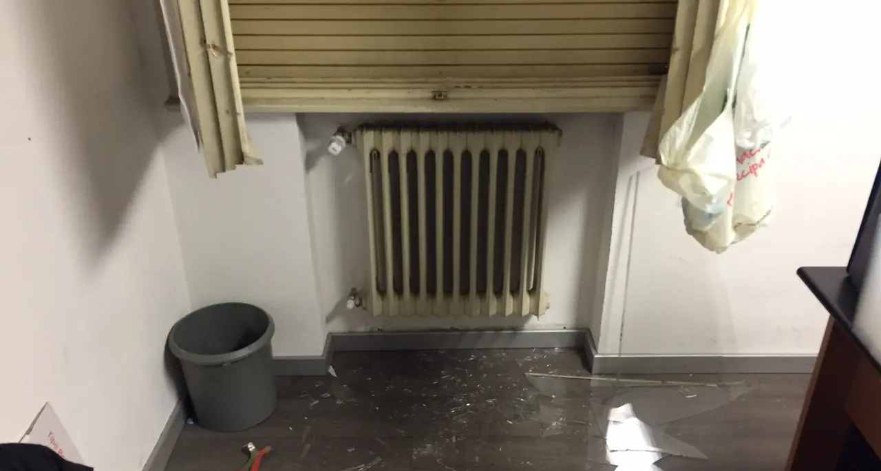 Ladri in azione tra via Torre Verde e vicolo del Vò : tentativi di furto da Ilary's Café e negli uffici vicini