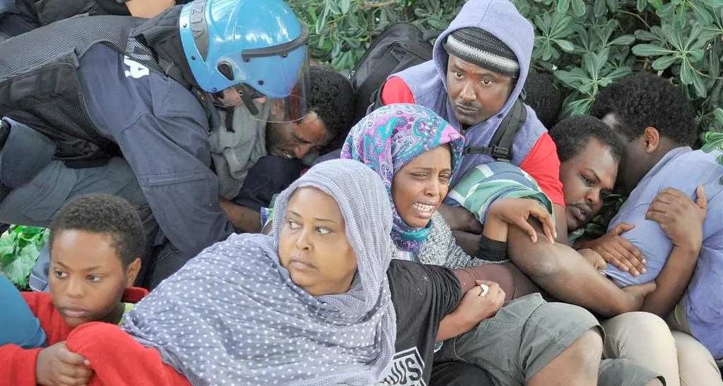 Ventimiglia: uomini, donne e bambini spostati di peso La politica internazionale non prende una decisione