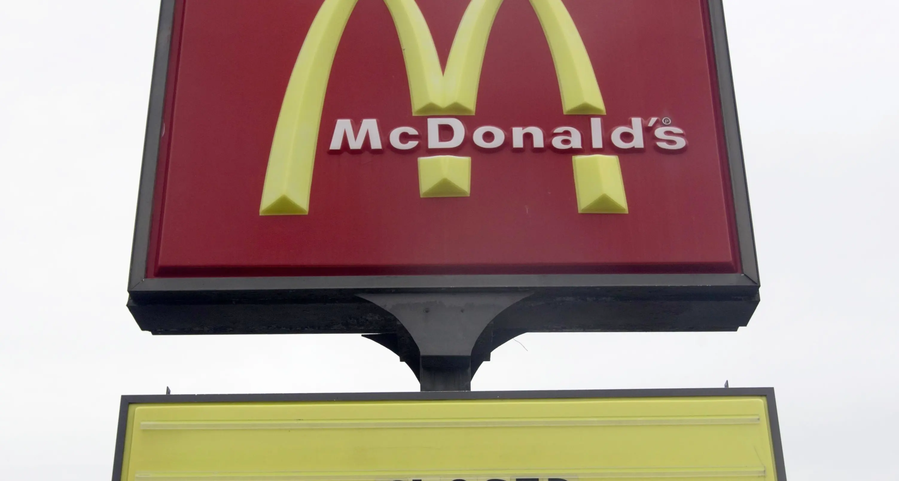 McDonald's chiude ristoranti negli Usa e 700 punti vendita nel resto del mondo