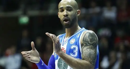 Logan si scatena nel quarto quarto Sassari riapre la finale scudetto