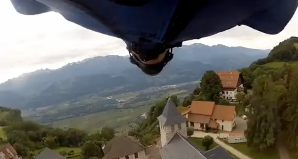 Lo spettacolare e pazzo volo dell'uomo-uccello altoatesino