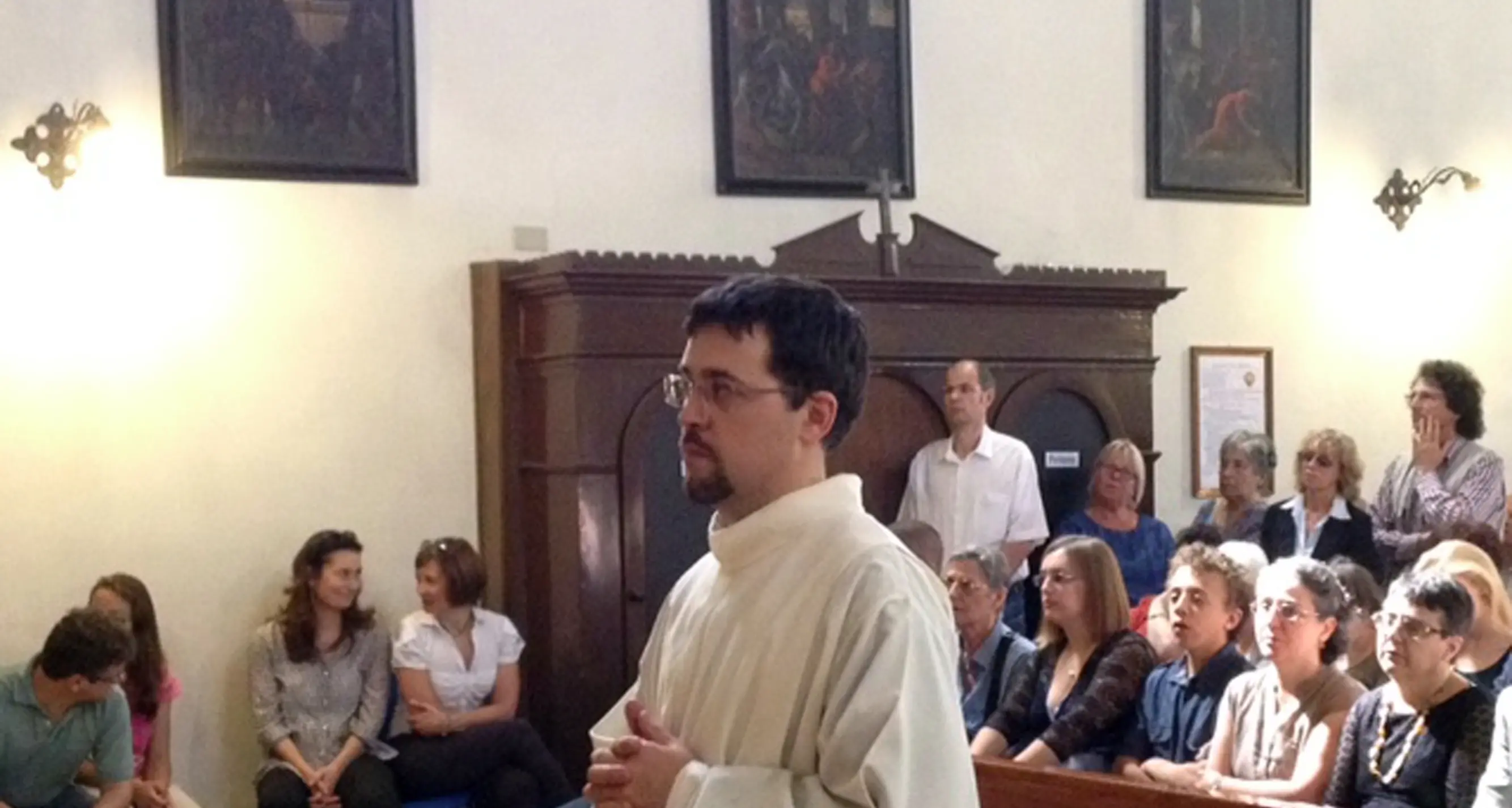Il vescovo di Lima consacra frate Francesco