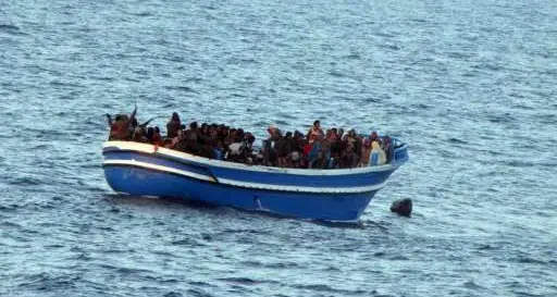 Una trentina di cadaveri su un barcone di migranti