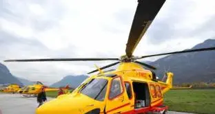 Cade mentre arrampica in parete: diciassettenne soccorso in elicottero