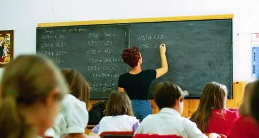 Brave in italiano e bravi in matematica: le differenze di genere a scuola