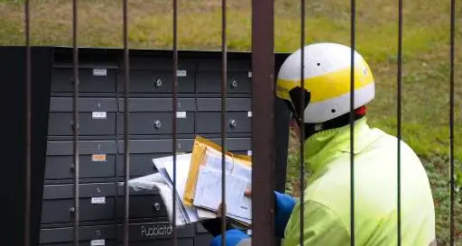 Postini via dalla strada. Adesso diventano telefonisti