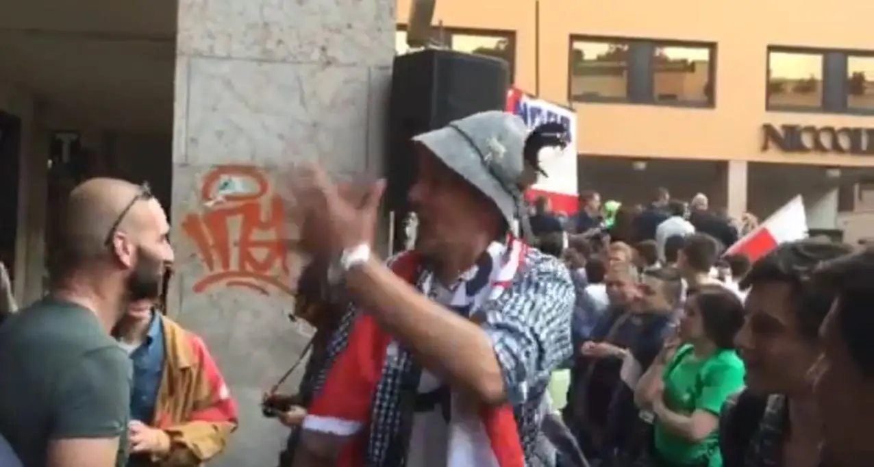 La contestazione in piazza a Matteo Salvini E il rude leghista sbotta