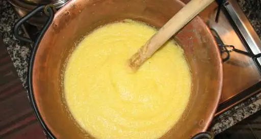 Tutti in casa per il Covid, va a gonfie vele la polenta, a Storo decuplicate le vendite