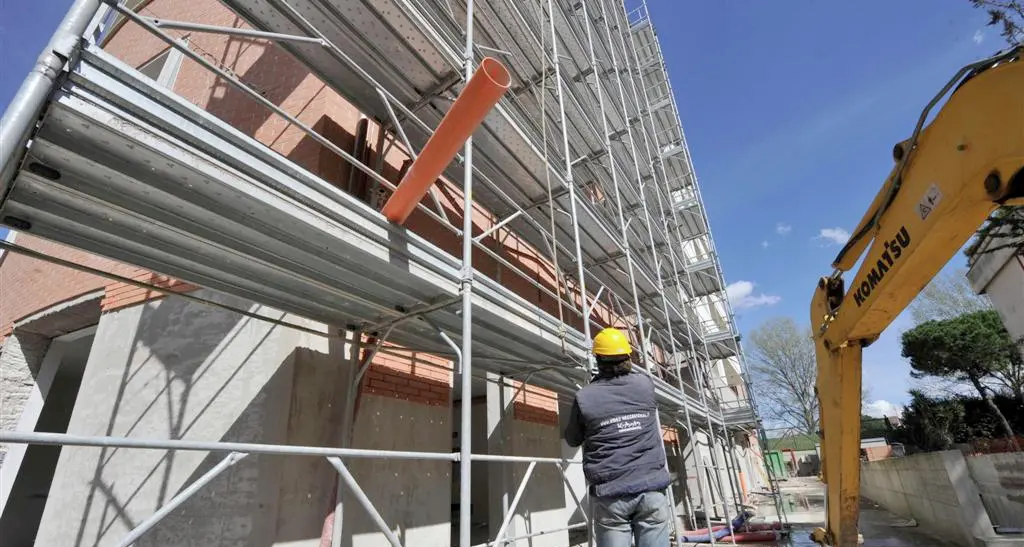 Casa, ristrutturare costerà meno che costruire da zero