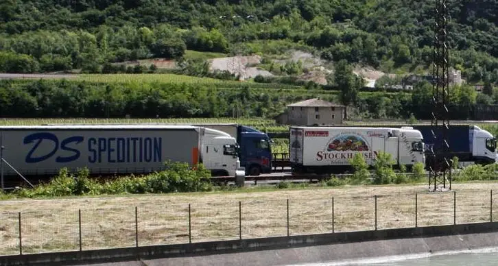 Incidente fra Tir a Egna, lunghe code in Autobrennero