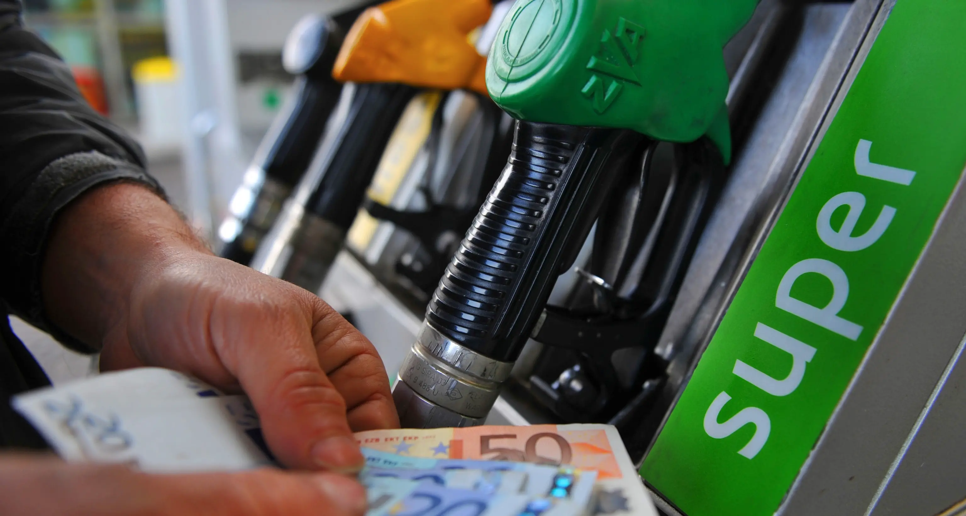 Benzinai, il 24 e 25 giugno sciopero nelle autostrade