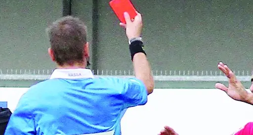 Pugno all'arbitro, fuori quattro anni