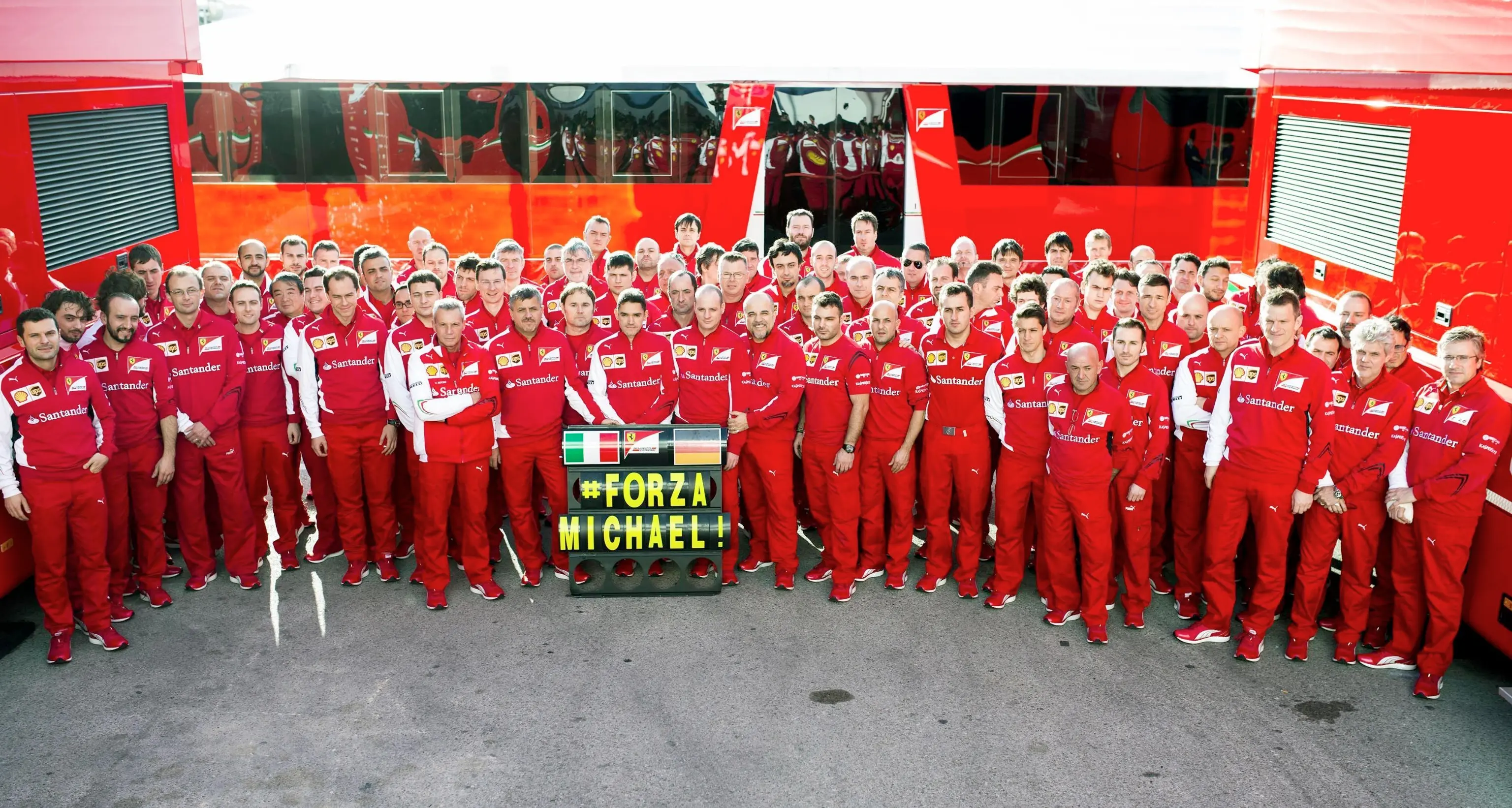 Schumacher compie 46 anni: l'abbraccio ferrarista