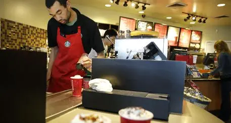 Si brucia con il caffè, fa causa a Starbucks