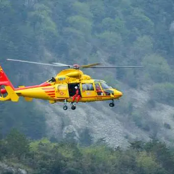 Nomesino, incidente in casa bambino si schiaccia la mano
