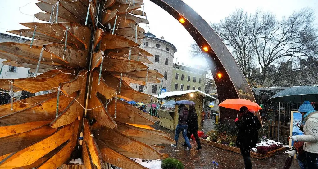 Mercatino di Natale di Trento il Comune affida gli spazi all'Apt, Carollo si oppone