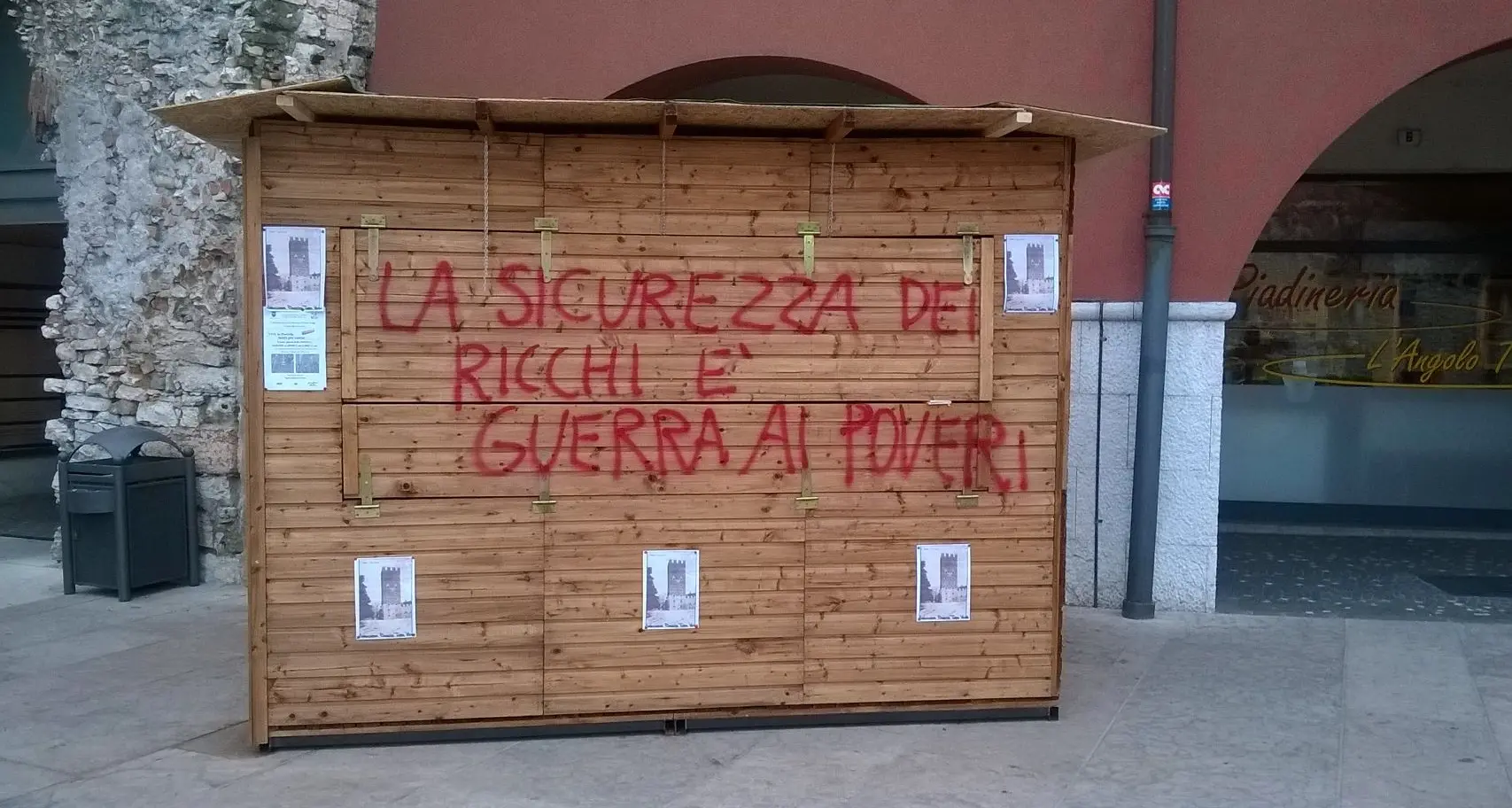 Residenti di Portela e Torre Vanga, attacco alla casetta del comitato