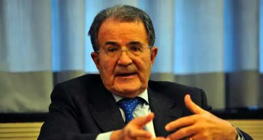 Prodi a Vezzano: «Cittadini, fate politica. Basta pensare che sia tempo perso»