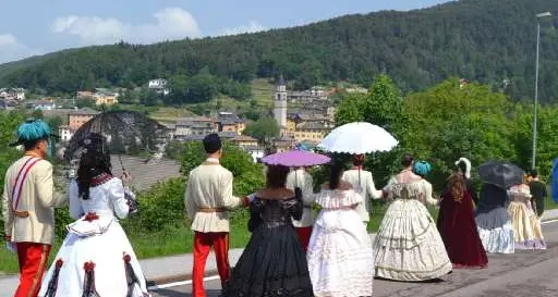 Rievocatori storici, uno spettacolo In 400 sfilano nel Pinetano