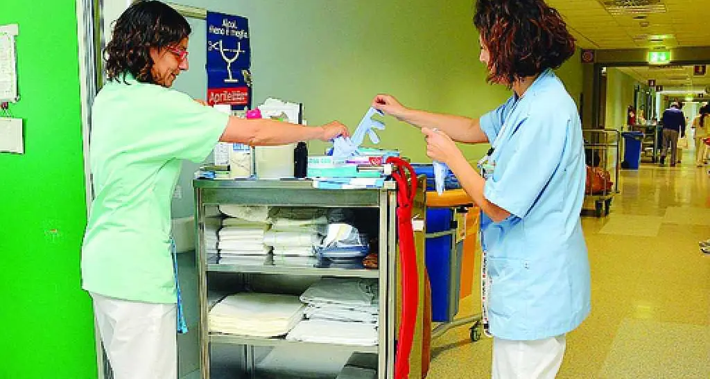 Ospedale: divise nuove per infermieri e oss
