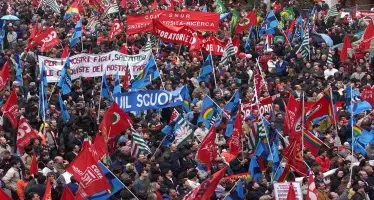 Consulta: stop al blocco degli stipendi pubblici