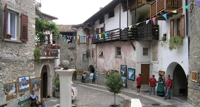 Premio Segantini nei vicoli del rione stranforio ad arco