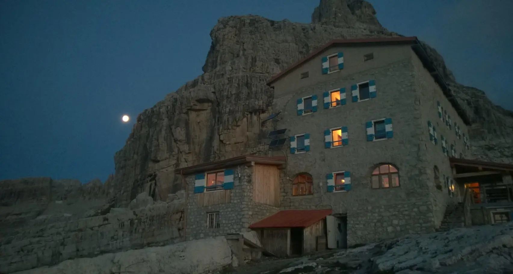Le stufe a legna dei rifugi, almeno per ora, sono salve Arriva una deroga della commissione anti incendi
