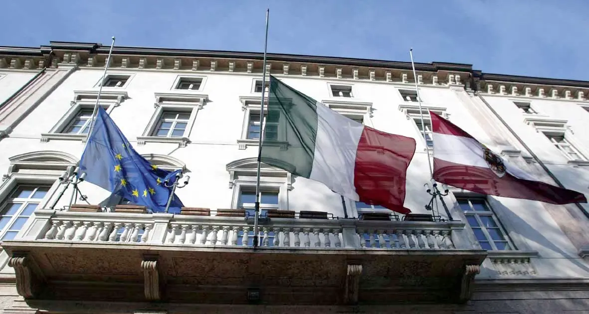 Grande guerra e tricolore a mezz'asta Meloni (FdI): Rossi e Kompatscher, dimettetevi