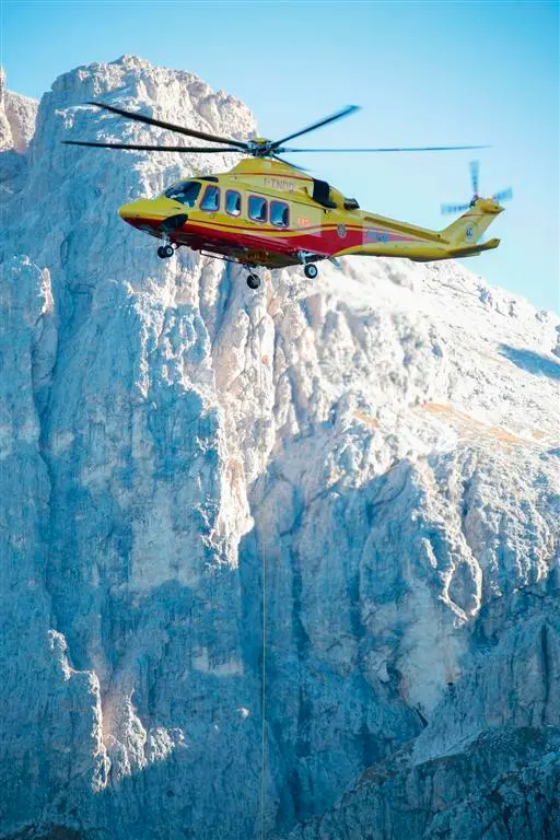 Primiero, cade in mountain bike: soccorso in elicottero