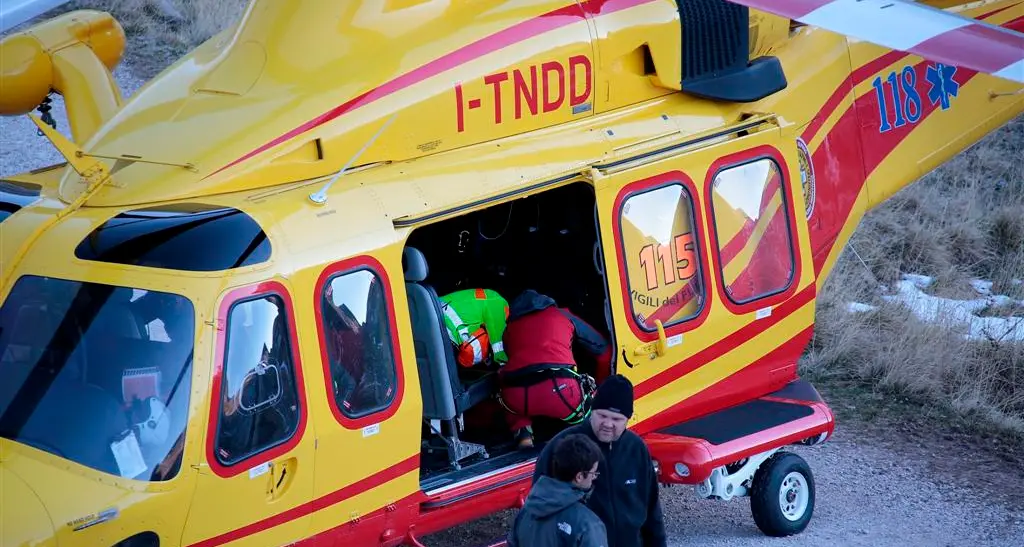 Tragedia sui sentieri del Passo San Pellegrino Escursionista cade in un dirupo e perde la vita