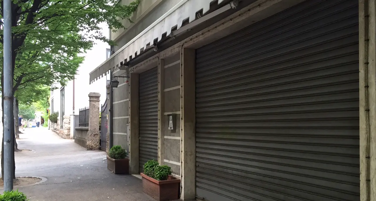 Via Fratelli Fontana, ladri in pasticceria
