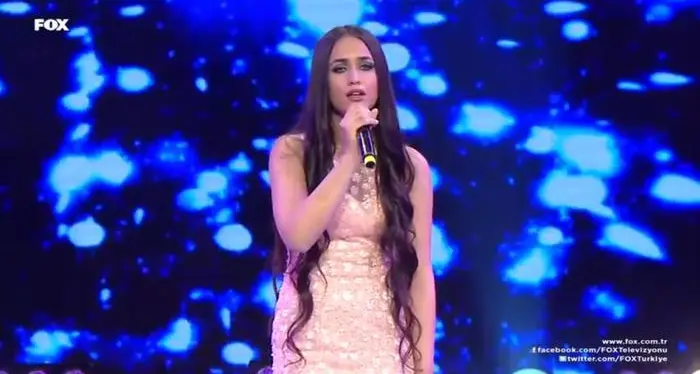 Turchia, ragazza partecipa a talent show: i parenti le sparano