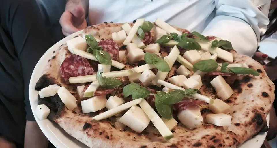 Napoli in ritiro in val di Sole con tanto di pizza ad hoc