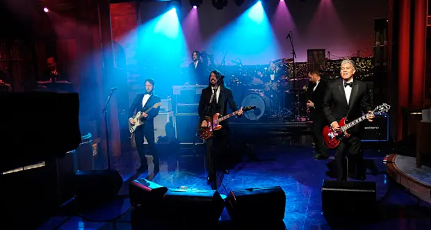David Letterman saluta con Everlong dei Foo Fighters