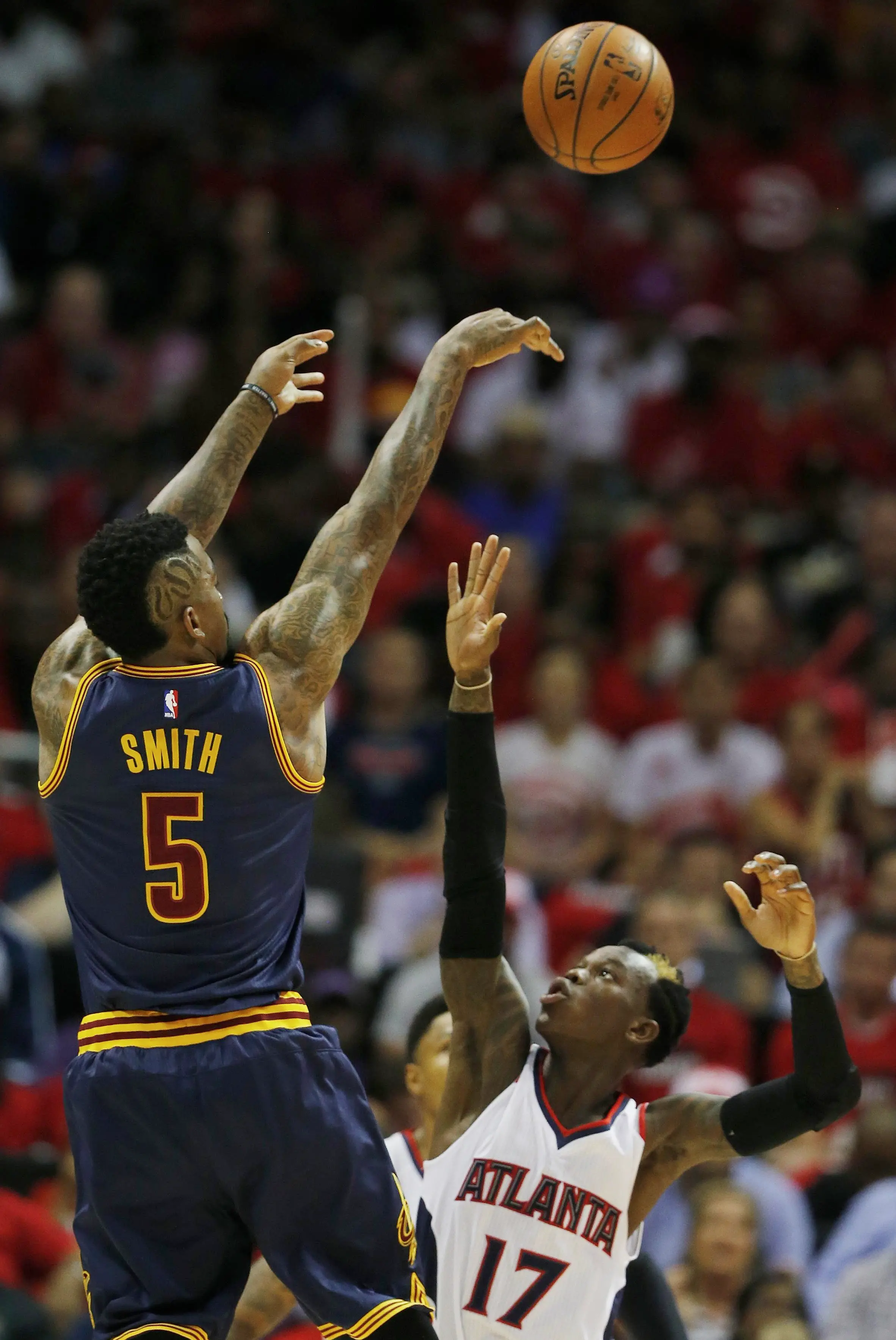 Basket Nba, LeBron e JR Smith trascinano Cleveland contro Atlanta