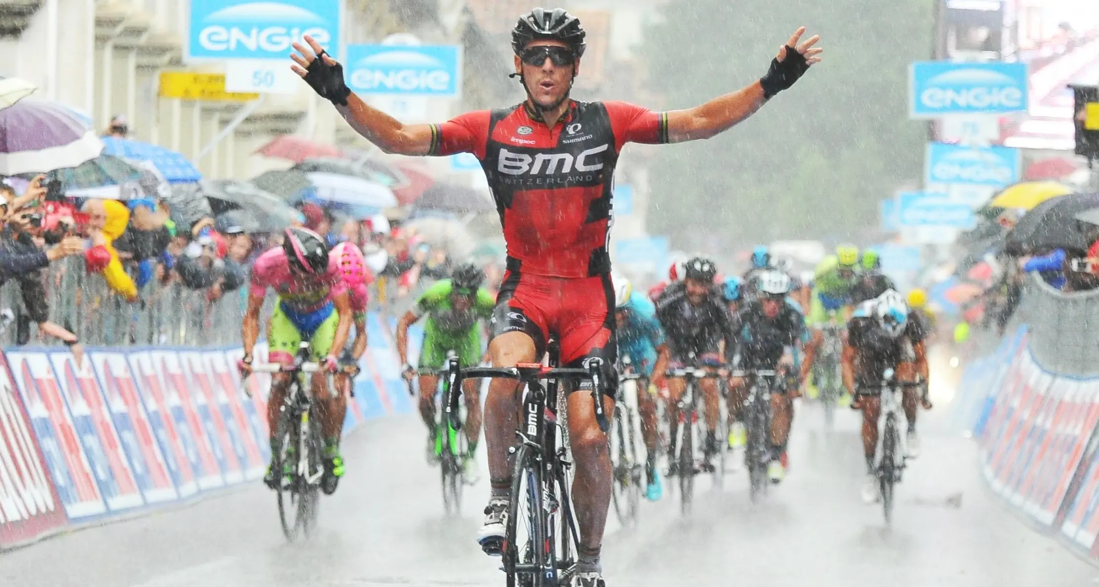 Colpo di classe di Gilbert e Contador fa male ad Aru