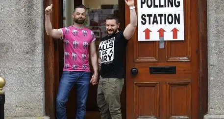 Nozze gay, l'Irlanda vota sì