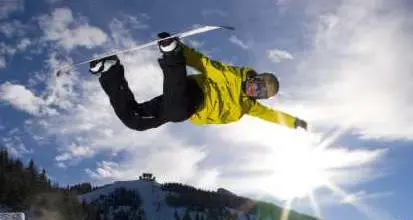 Folgaria, si schianta con la tavola nello snow park: grave un 15enne