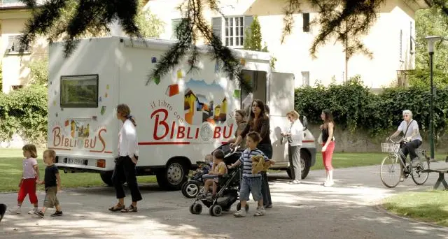 Bibliobus sospeso a causa di un tamponamento