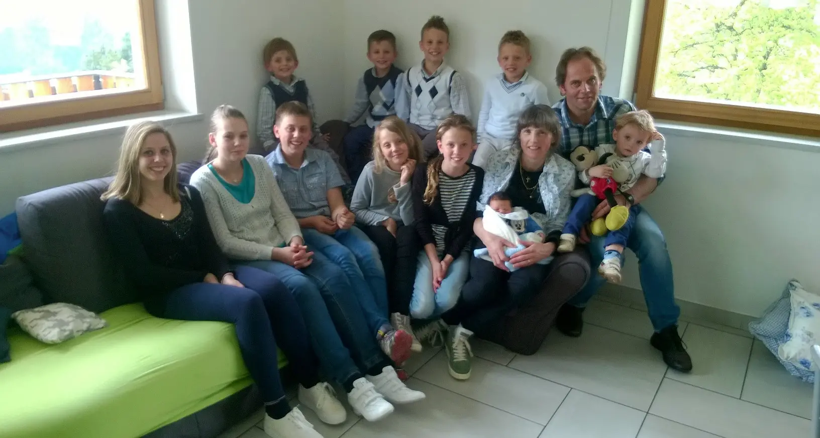 È arrivato Cristian, l'ultimo dono Ad attenderlo: mamma, papà e 10 fratelli!