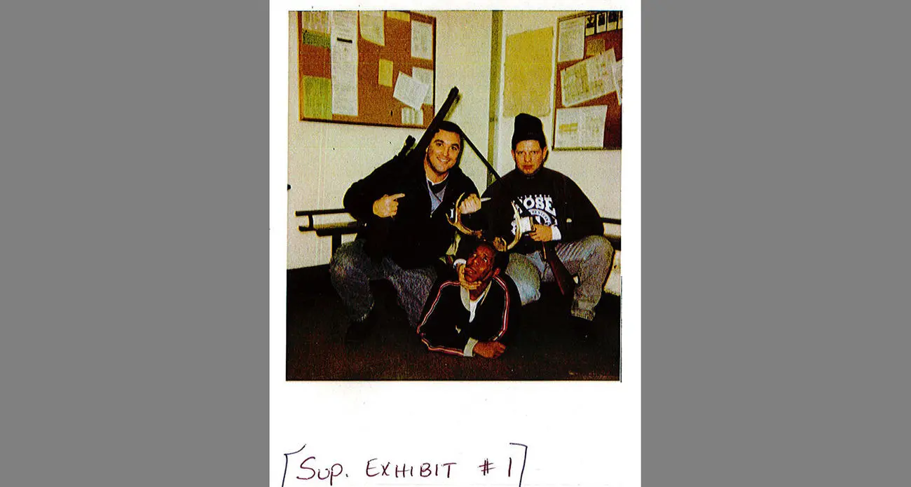 Chicago, gli ex poliziotti bianchi trattano come una preda il detenuto di colore