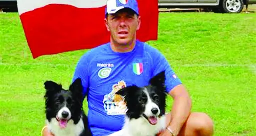 Cani uccisi, bimbo salvo per miracolo