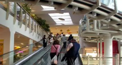 Domeniche di settembre pienone allo Shop Center