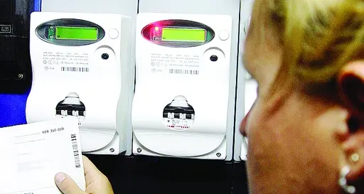 L'allarme: falsi agenti, non mostrare i contatori