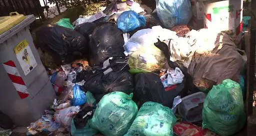 Differenziata cresce ma anche discariche a cielo aperto