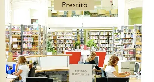 Biblioteca di via Roma, tagliata un'ora di apertura