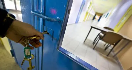 Minacce e sputi all'agente: brucerai