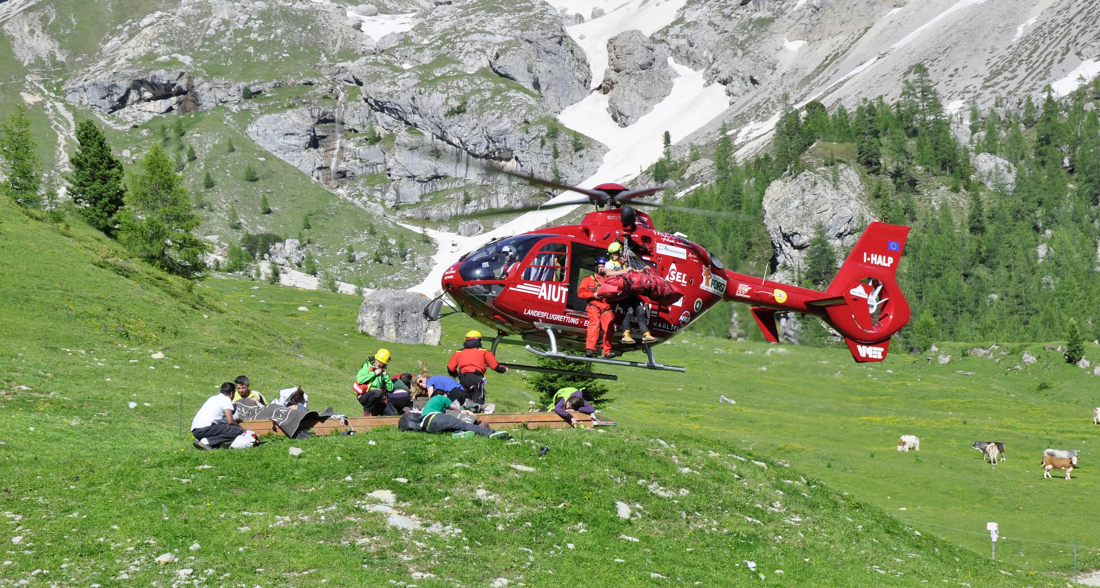 Gruppo di 14 escursionisti recuperato in un dirupo in Marmolada